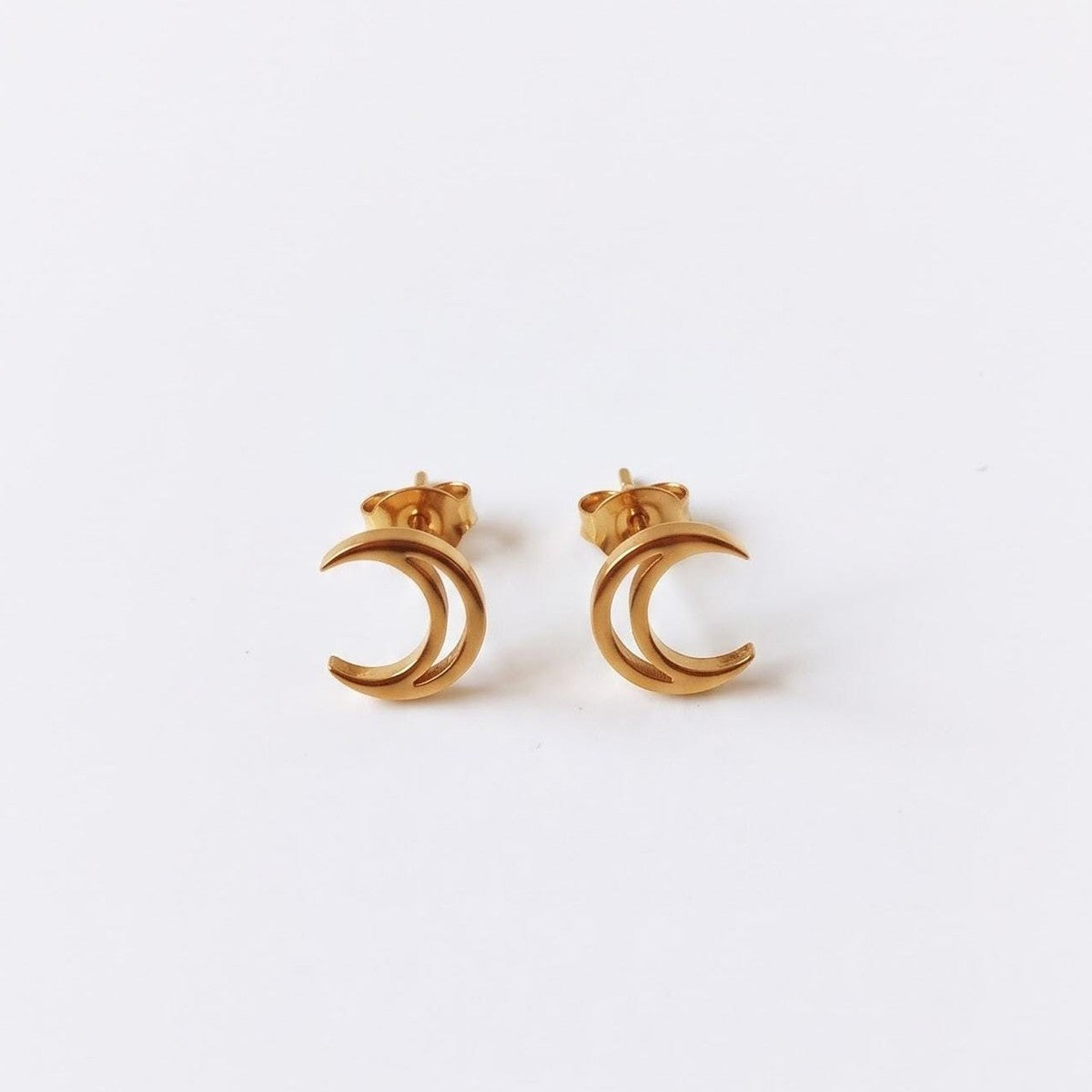 Crescent stud earrings